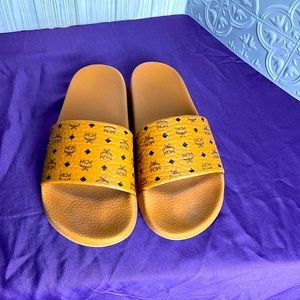 MCM SLIDES us 7.5/8 EU 40 tan brown black logo monogram sandal Pool Beach Sauna